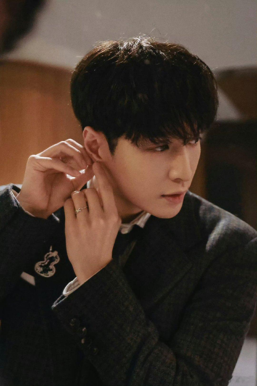 EXO官方关注张艺兴insEXO关注张艺兴ins了 官方这波是“用关注说话”啊！