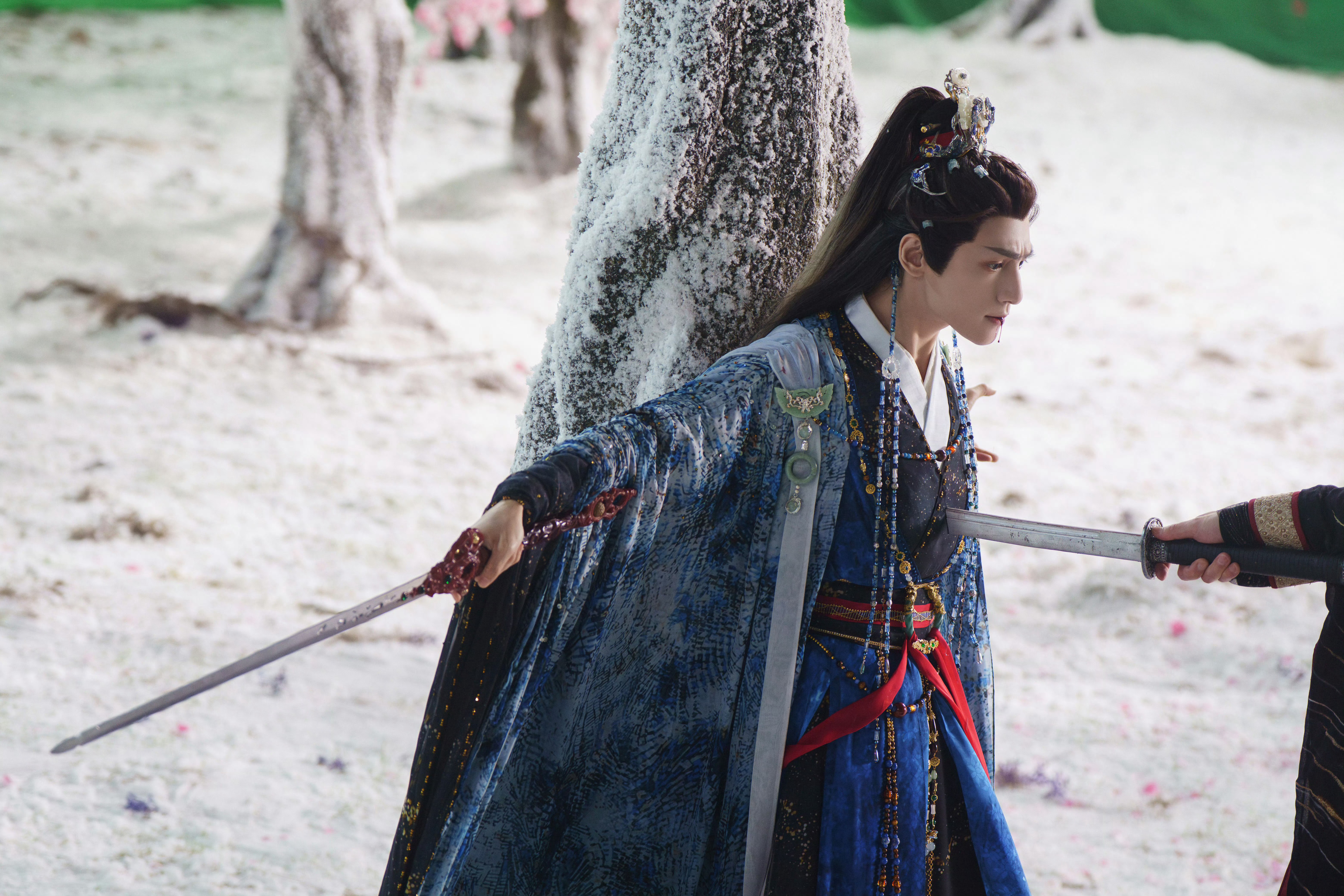 罗云熙工作室🧣2025.11.03【唐俪辞（富俪堂皇版】剑刃凝寒光，一霎雷霆引