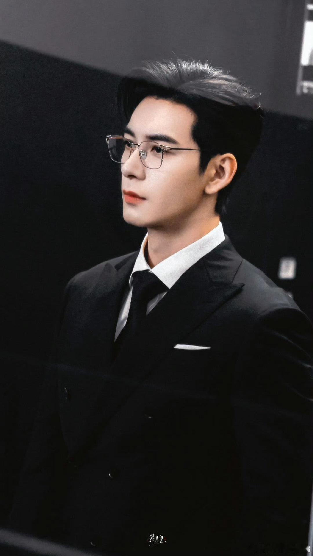 陈星旭到几层到你心里那层 陈星旭这“小机灵鬼”，不知道使了什么魔法，“哐当”一下