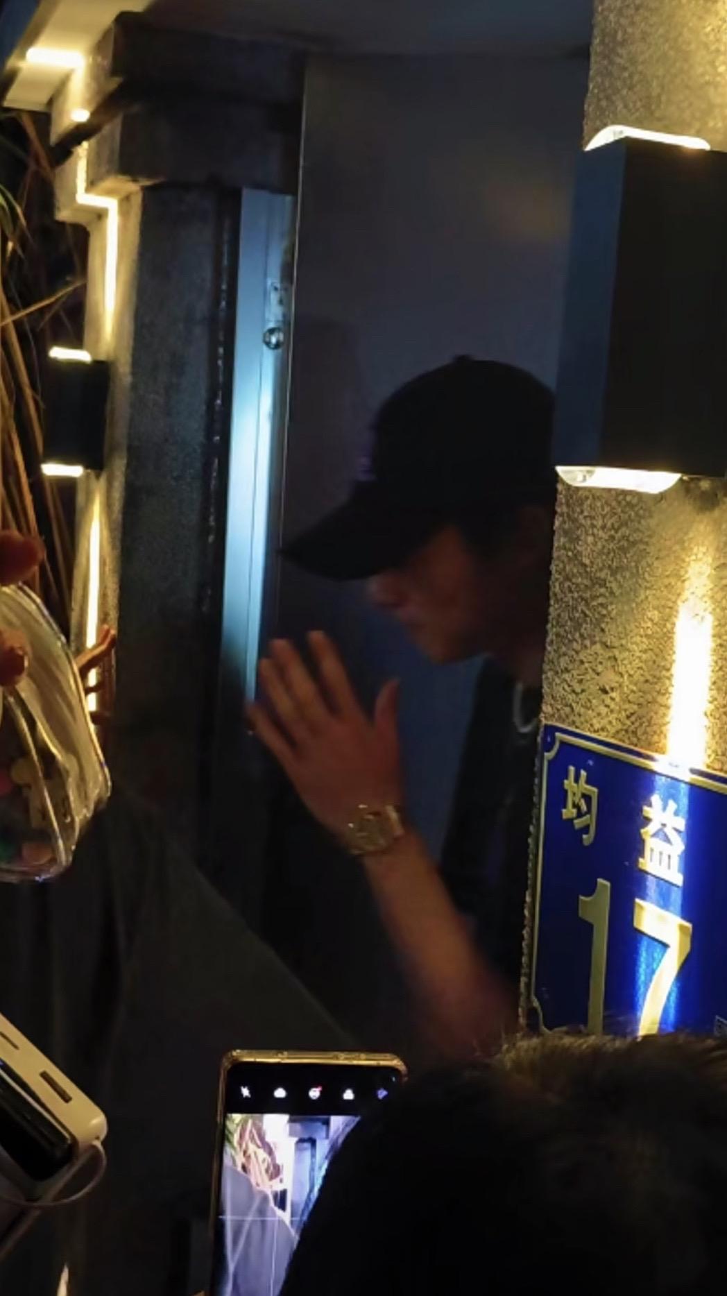 宝宝今天去东山口巡店 还带着了小醒狮！！