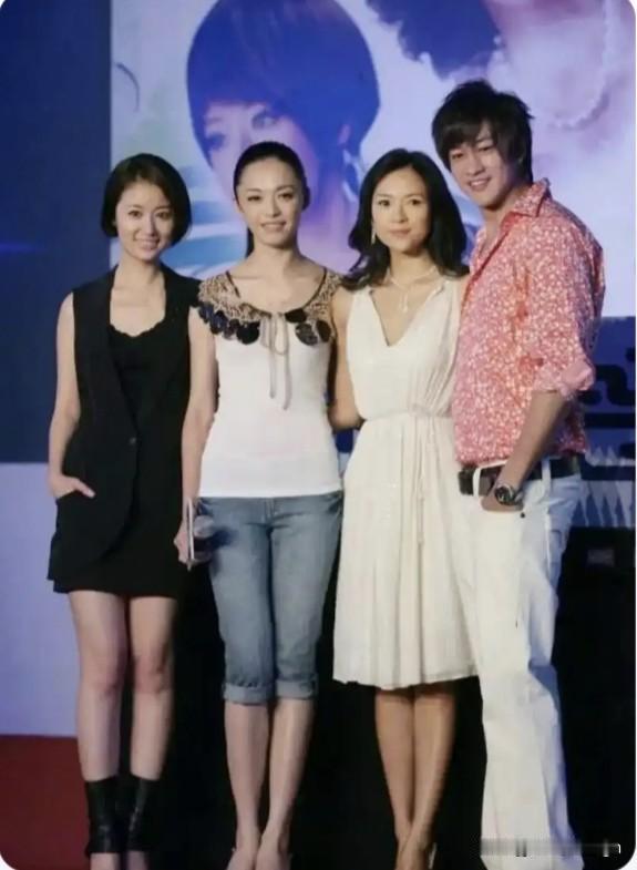 林心如、姚晨和章子怡三位美女站在一起，林心如就更显得出挑一些。

主要是她身材很