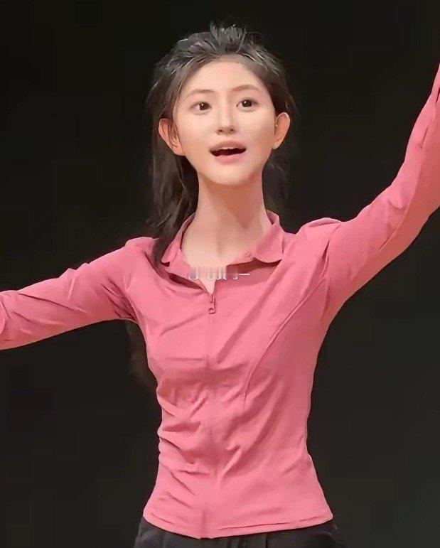 甘肃一艺考女生火了，被网友夸神颜这脸部比例是真的长出来的吗？ 