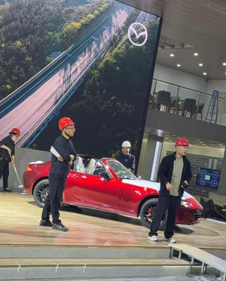 马自达MX5中规要重新引入北京车展展台已布置展车大概率手动软顶 自动硬顶 固定配