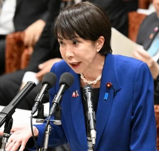 日本首相和外长又突然表态！

据日本共同社报道，日本首相高市早苗12月15日出席