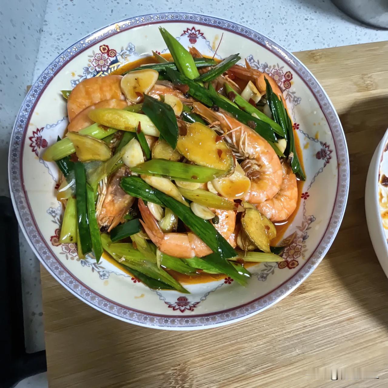 男人不会做饭太可怜了！妻子在外出差，我也不会做饭，孩子想吃基围虾，一斤50，简单