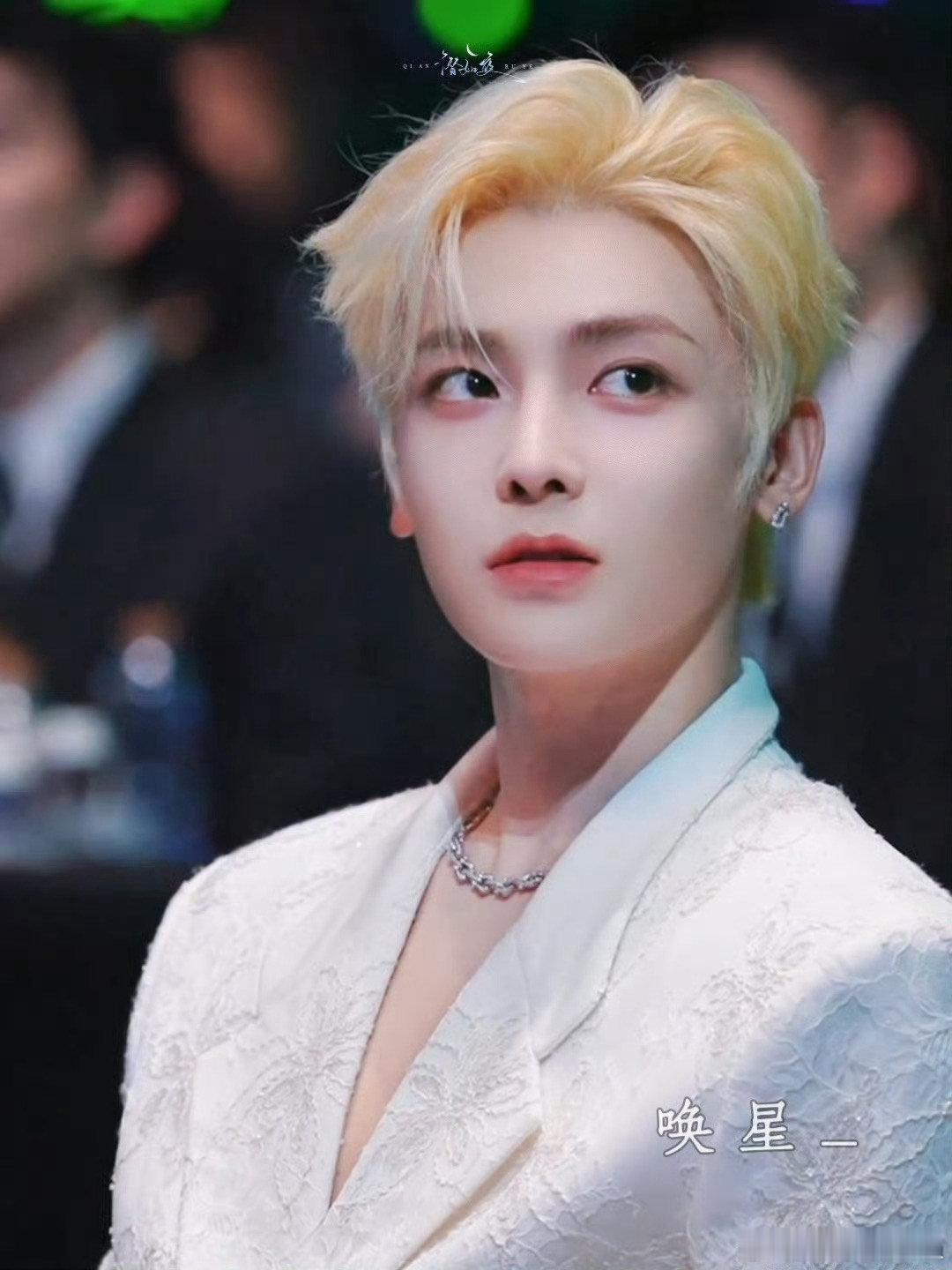 侯明昊这次真的不是普通黄毛 打破偏见！黄毛在他身上不是张扬，而是清冷破碎的氛围感