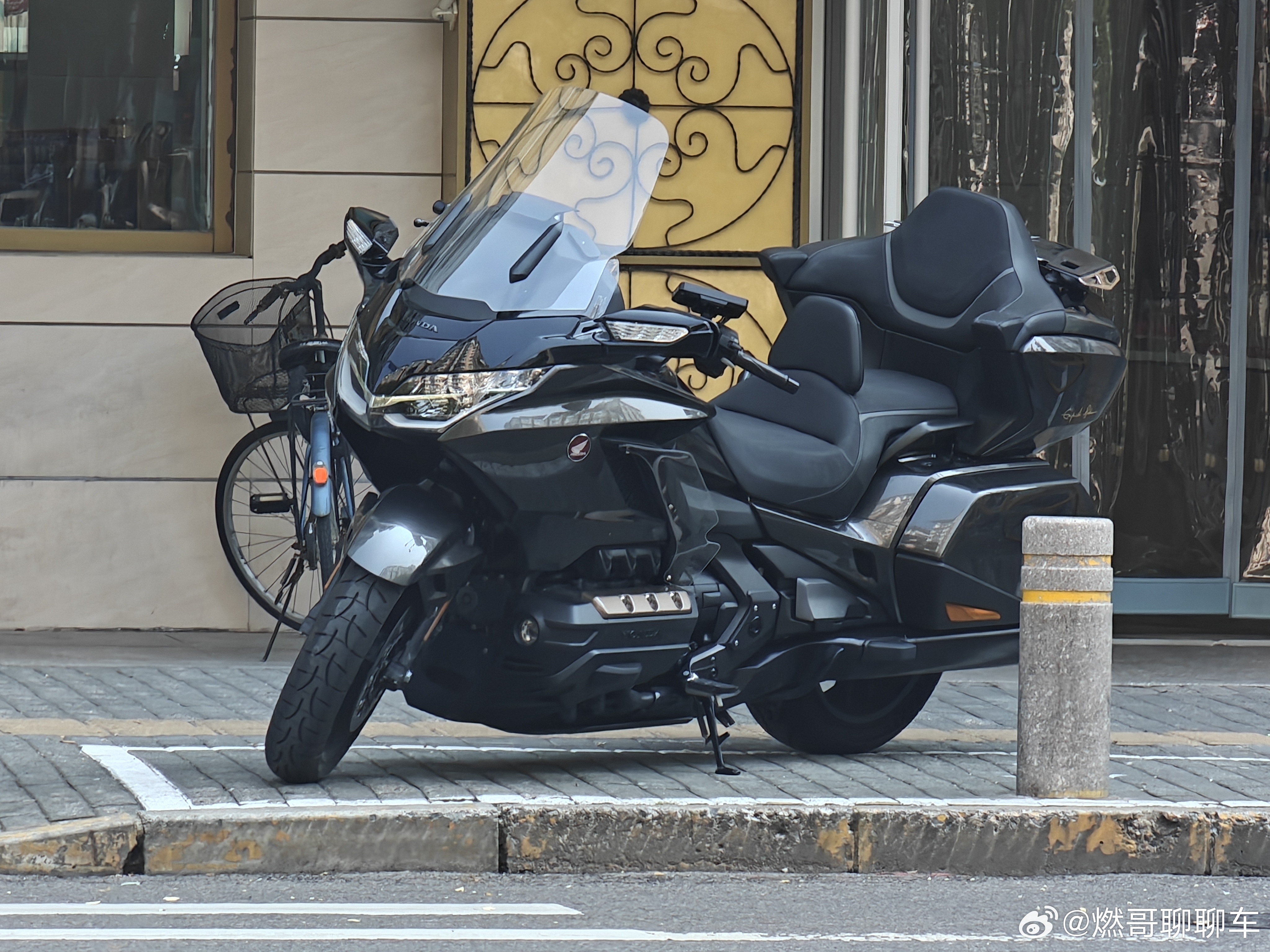 这京A大金翼可太棒了，本田目前唯一的六缸车，当年车+牌子落地妥妥奔70+了，绝对