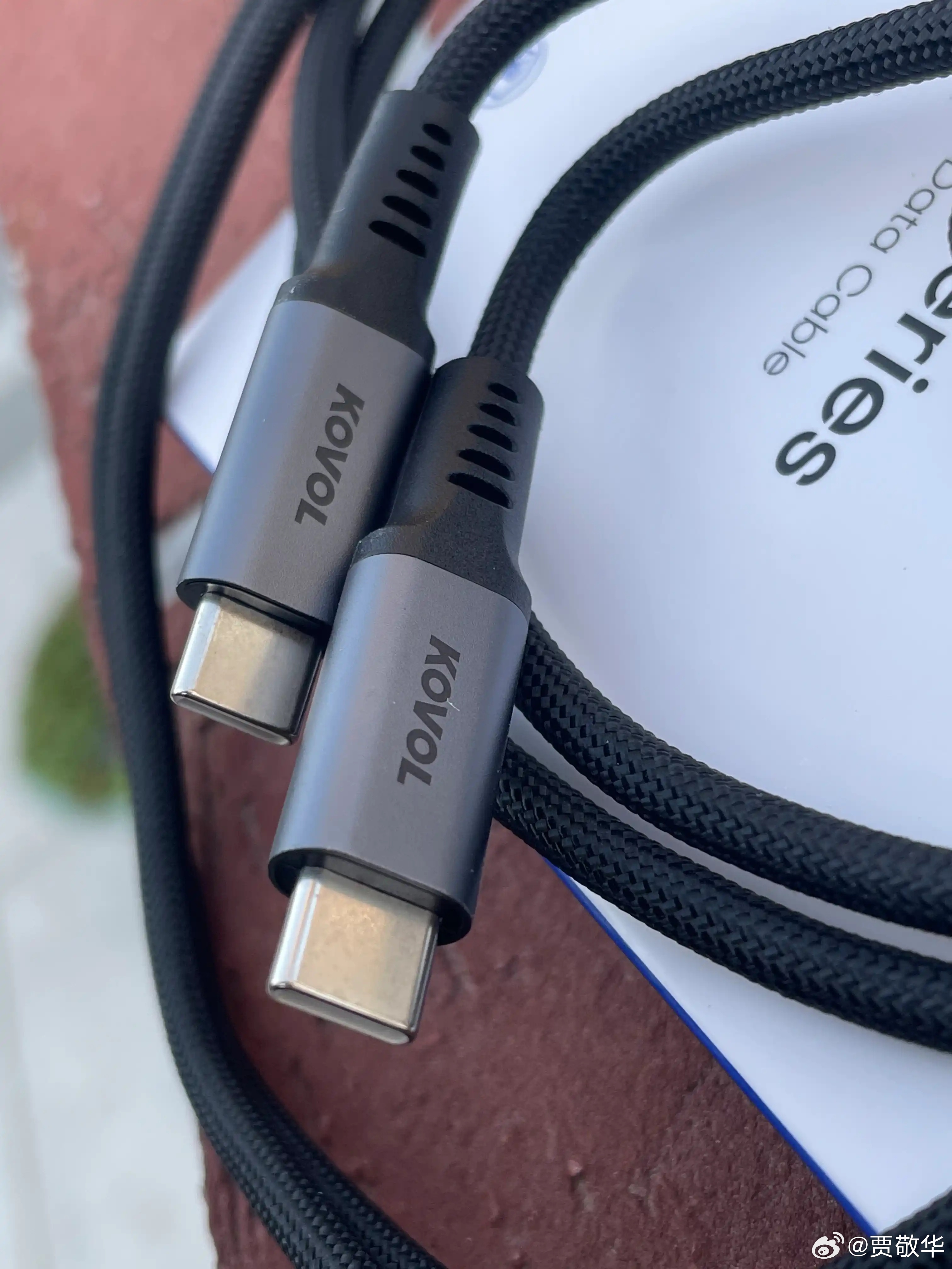 朋友说他安卓手机支持反向充电，可是插上充电线无法给他的iPhone15充电，问我