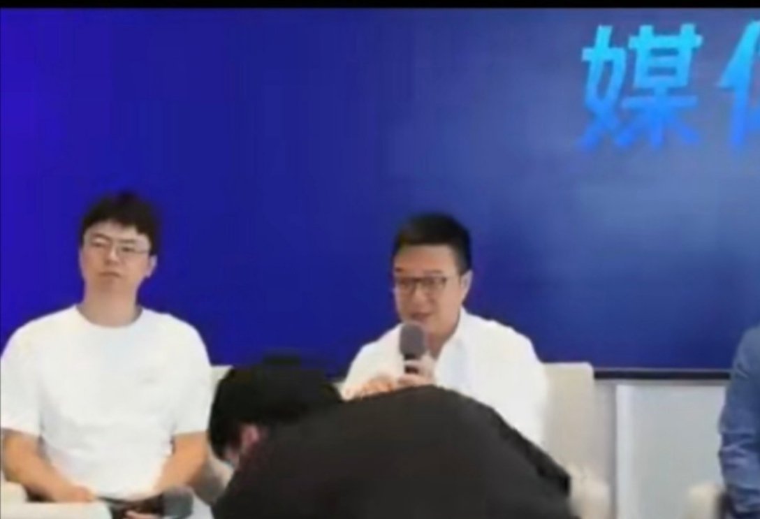 看着超级暖心 这不仅是科技结晶，更是那份关怀的延续，让健康触手可及。蚂蚁ai健康