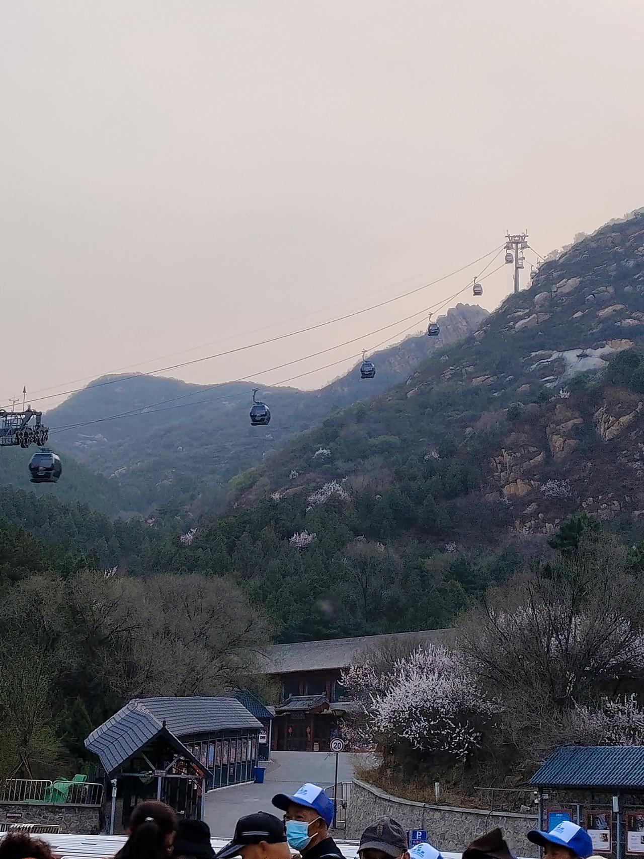 因为老师给学生评语不当老师被处分，但错不至于有人评论要枪毙吧？

 一位老师给学