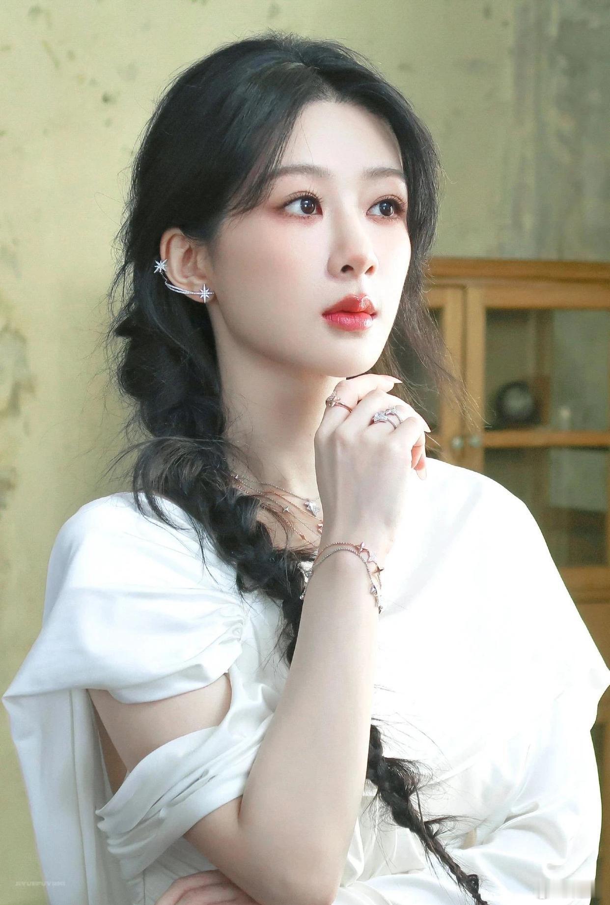 有传杨紫的《生命树》男主张新成的，是假的，张新成接下来要演那部《南部档案》，而且