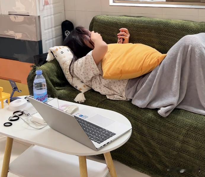 失业五个月，我终于找到了一份月薪4000的工作，当场就哭了！

上个月，我终于收