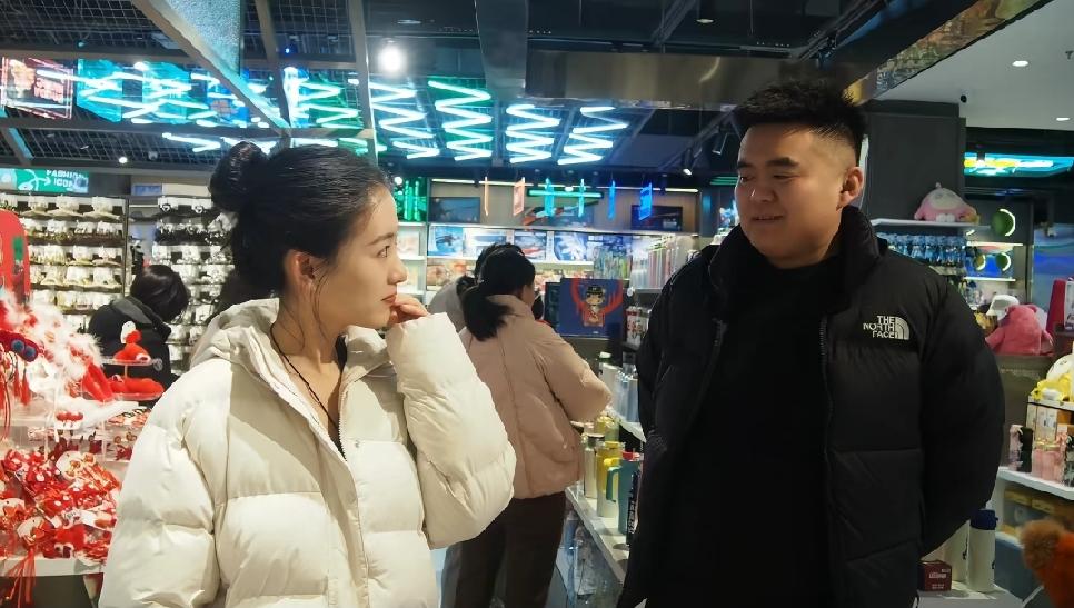 现在的美女都喜欢什么样的男生？不是那种超级有钱的，也不是那种小奶狗，更不是那种高