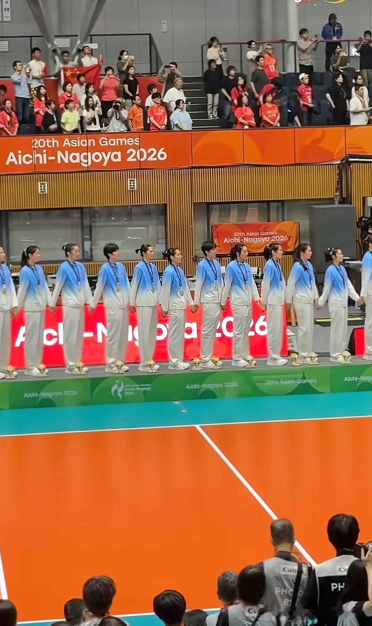 感谢中国女排！日本名古屋亚运会，中国女排不仅拿到了冠军，并且还是战胜日本女排拿到