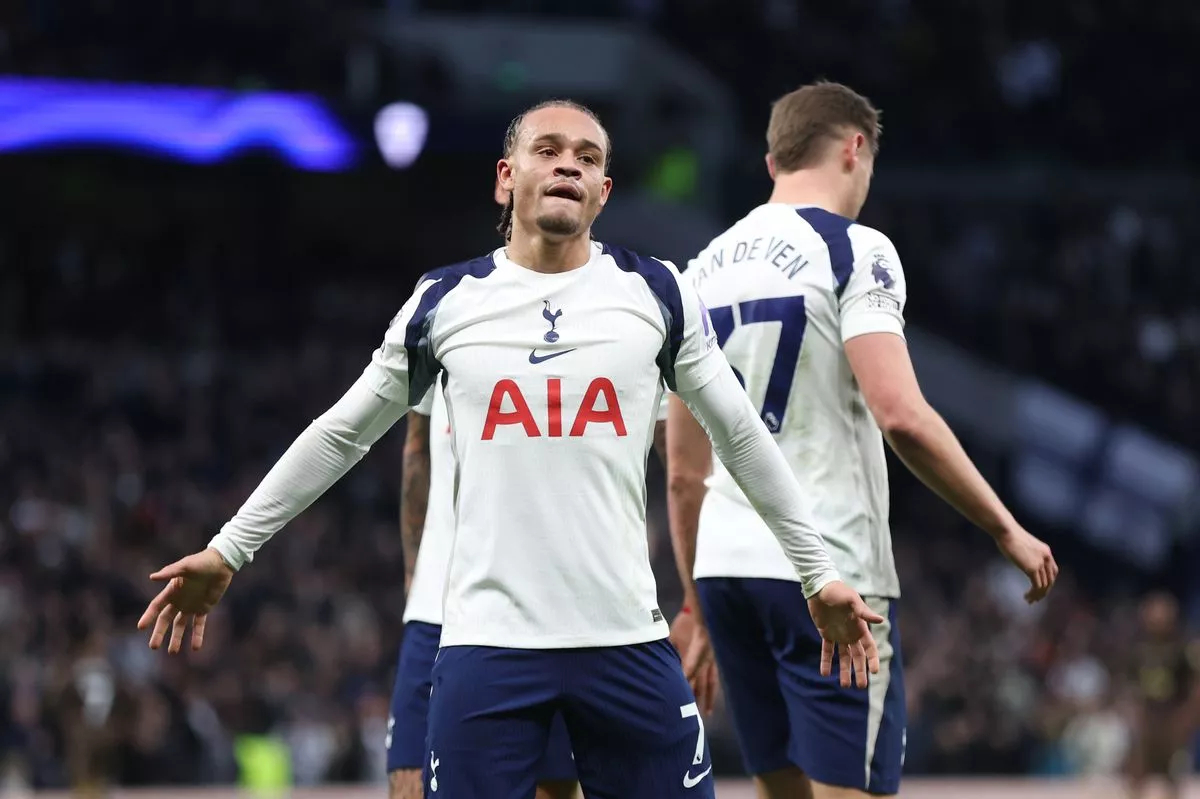 范德文：“当然，在他有些沮丧、因为没能首发的时候，我都会陪在他身边，跟他说话。我