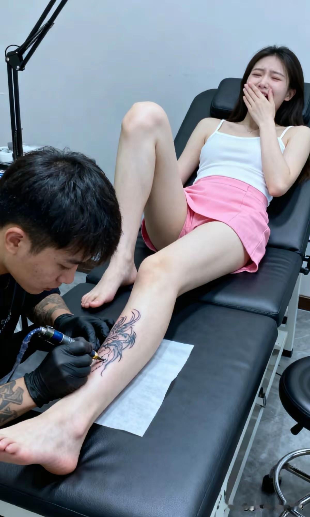 白瞎了！挺好看的一条大白腿，就好比一个精美的玉镯出现了一条裂纹，可惜了，不知道当