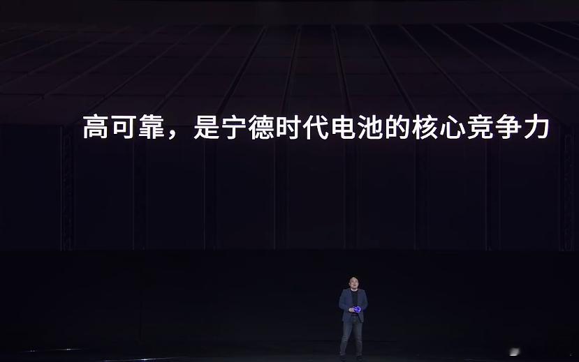 极越07最高纯电续航 880 km，且充电10分钟，续航600km，这充电速度是