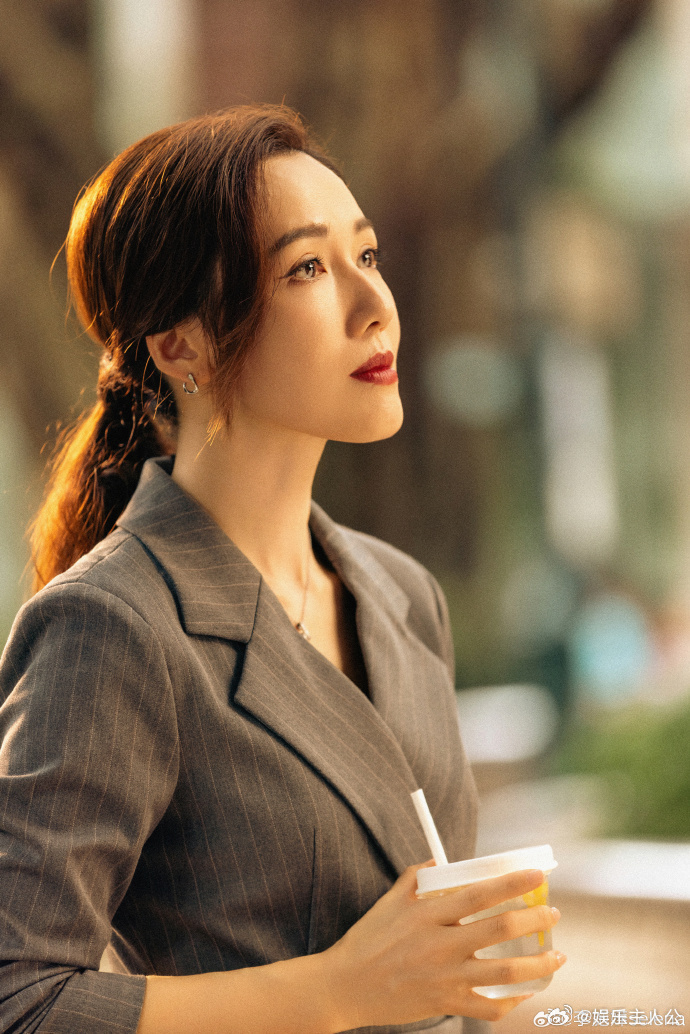 李施嬅 餐桌上的演技 李施嬅在《灿烂的风和海》里，将Casey面对原生家庭的复杂
