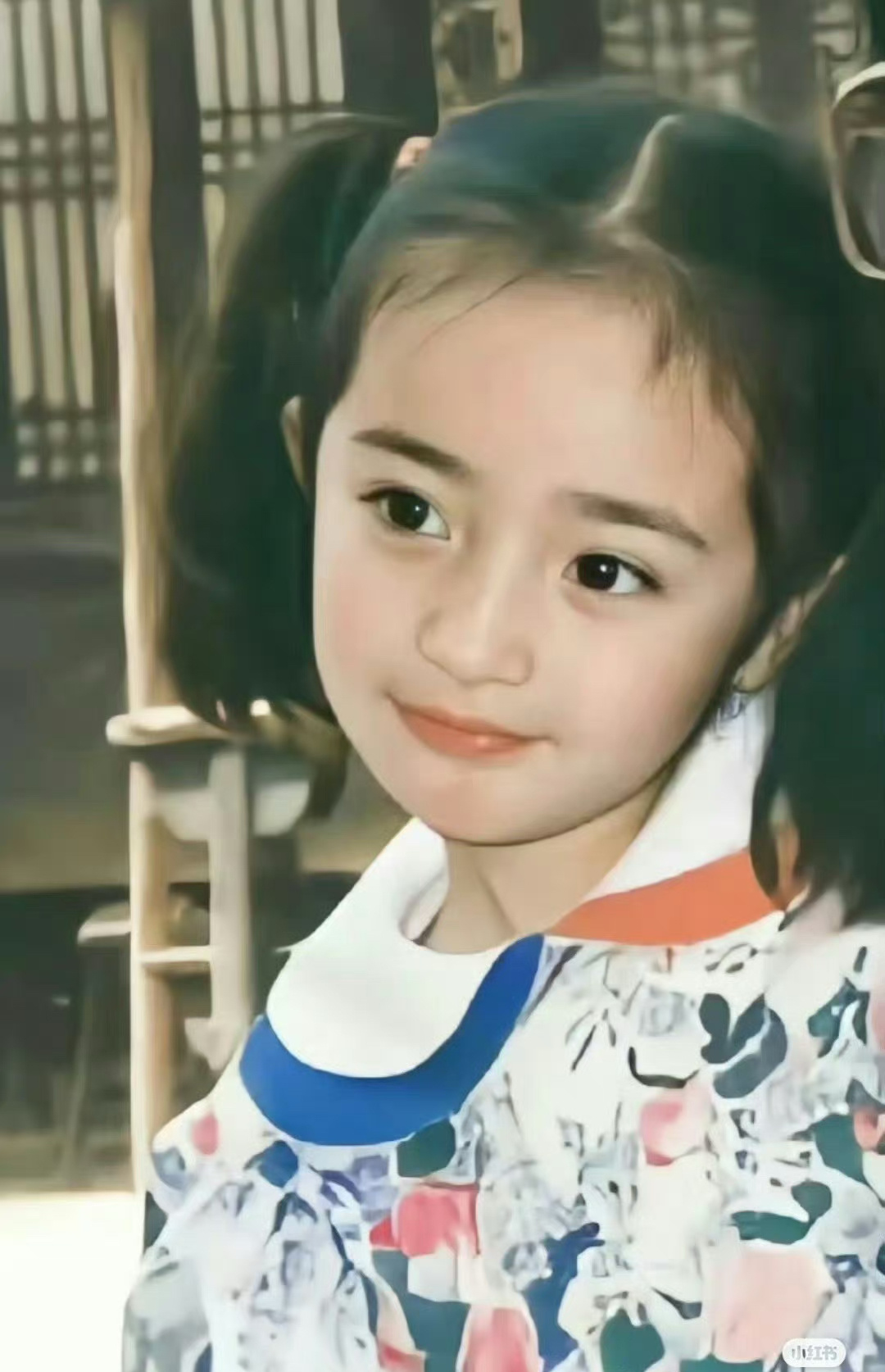 杨幂太可了吧，小时候就是美人胚子。 [哇]#杨幂雪见的含金量还在上升# ​​​