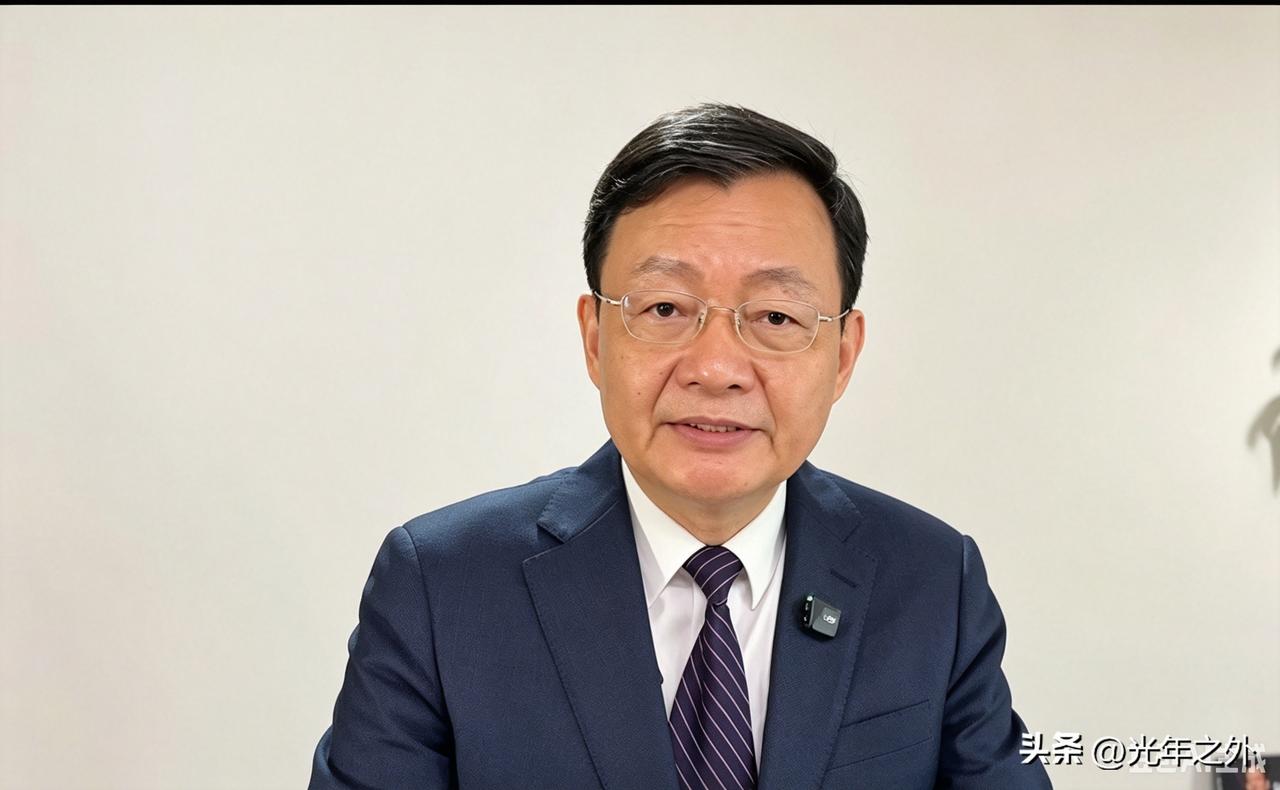 韩国股市又崩了。

8月3日，KOSPI收盘暴跌5.12%，盘中一度跌超7%，三