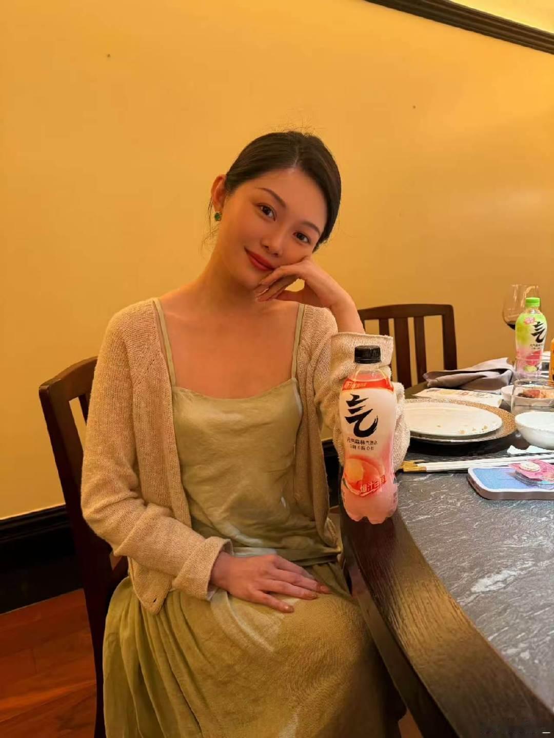 晚晚摄影师于正晚晚晒于正拍的晚晚 于老师又拍晚晚了！ 
