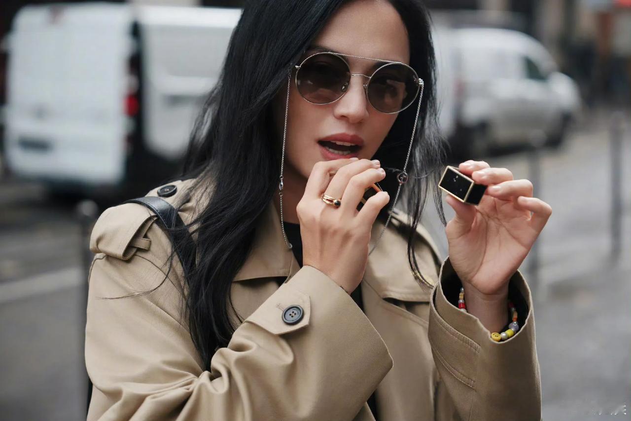 不得不说大姚这个身高体型穿风衣是真心好看，帅呆了。