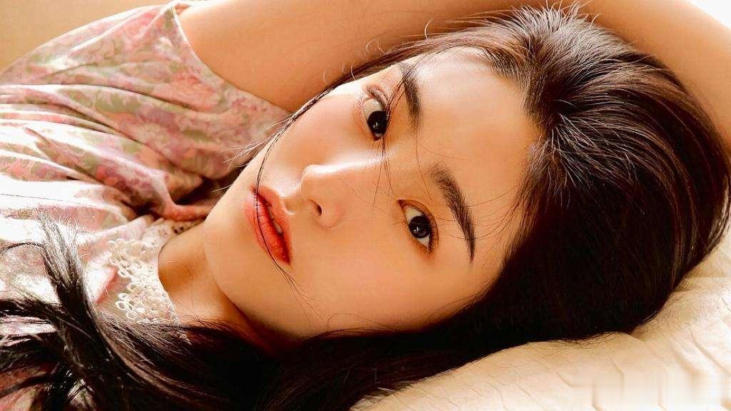 #为啥很多漂亮女生都是单身#1、外型姣好所以心高气傲很多漂亮的女孩子，因为身边有
