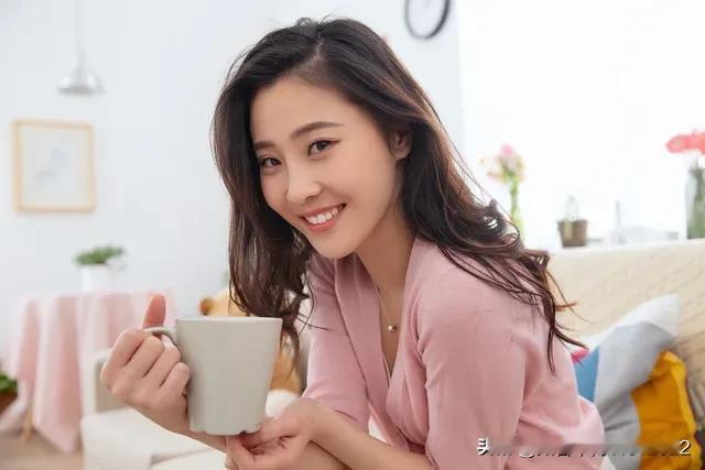 教师还有一条得天独厚的权利就是选婿。
我有一位女同事，46岁，教授博导，有一女儿