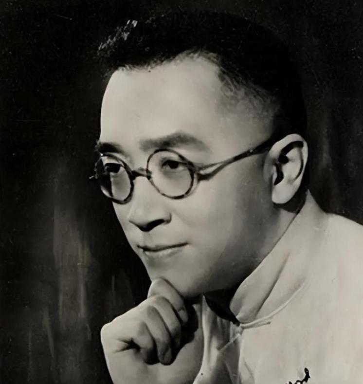1921年，15岁溥仪突然打电话给胡适：我还不知道你什么样，你有空来宫里，叫我瞅