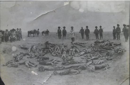 1937年，马家军“围观”红军的遗体，就在几个月前，董振堂率领红五军三千多人，远