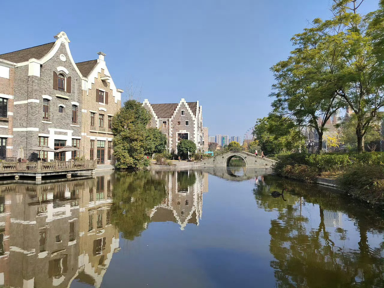 成都今天的天气也太好了吧！南京下雪你在哪里晒太阳？有多少人不用上班、可以随时出来