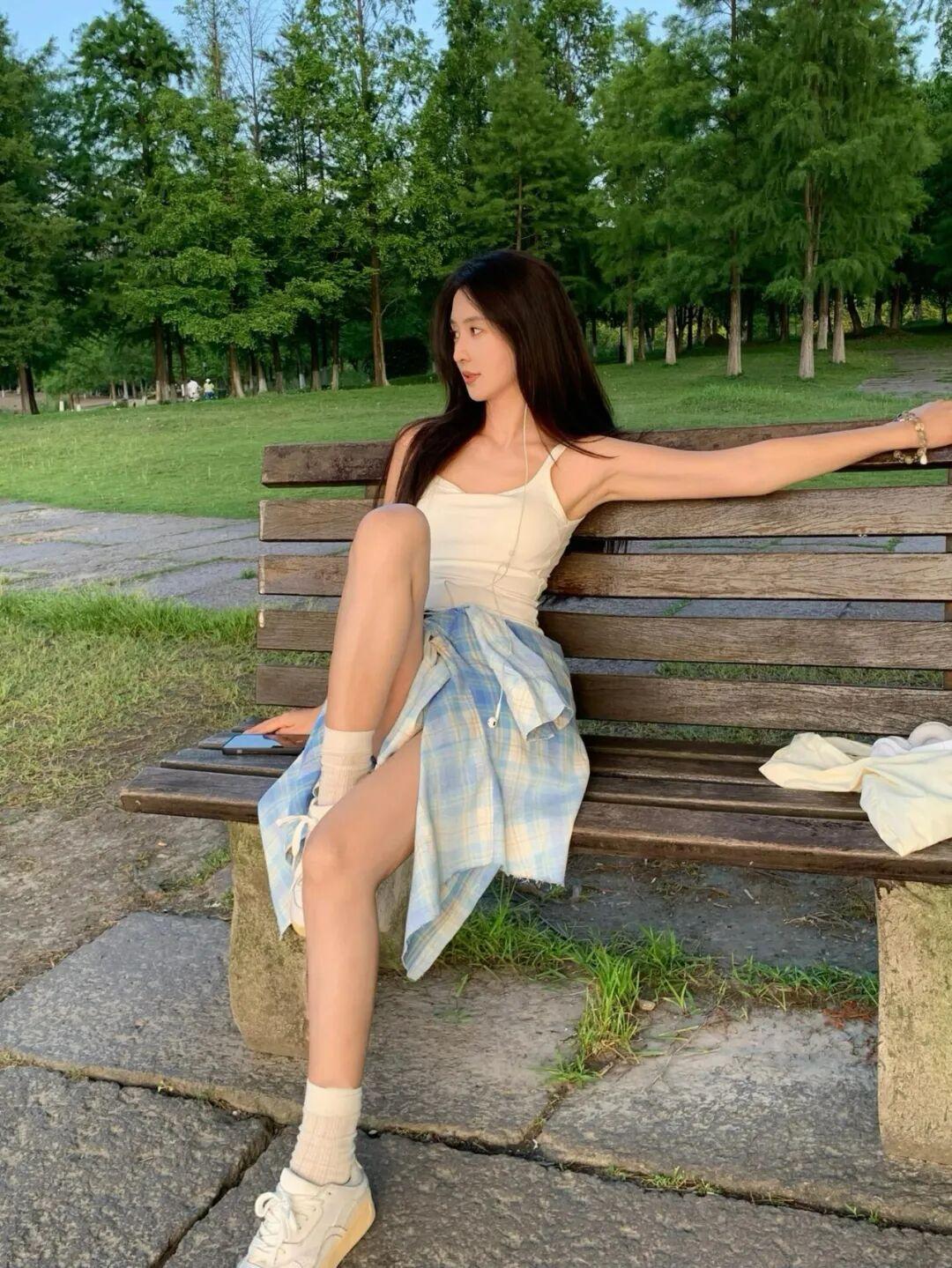 上联：天天平平安安。求下联夜夜漫漫长长