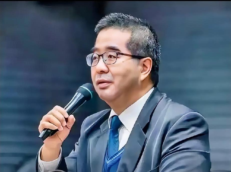 萧旭岑又到大陆来了，他讲话说， “我们讲中国话、读中国书、过中国节、拜中国神，身