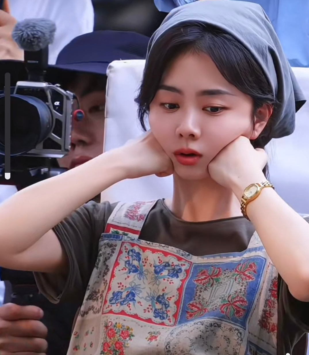 谭松韵《春禾之上》季三妹路透，美萌小厨娘！ 