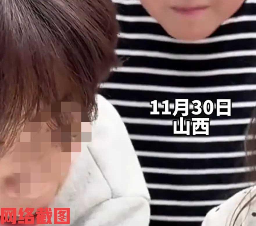 山西有两位哥哥主动辅导妹妹作业。

只是让哥哥们没有想到的事，自己的妹妹有点鬼灵