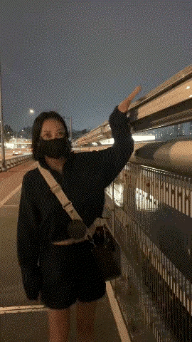 这桥上的栅栏设计的真好，这才是良心设计，看似不起眼的东西，但是作用是非常大的，能