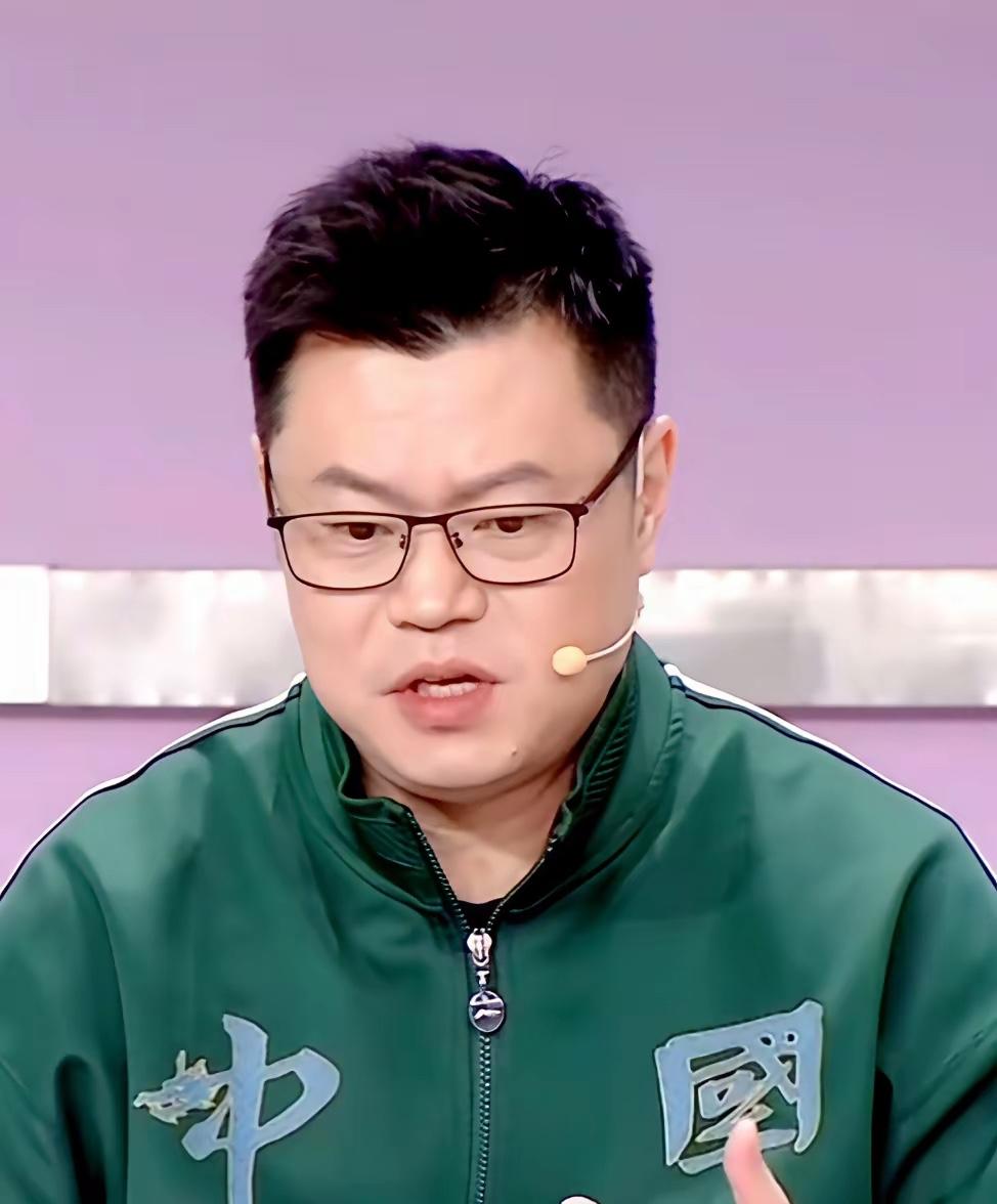 太意外，没想到樊振东还是个犟头，侯英超一针见血指出输球原因，

老侯说，
以樊振