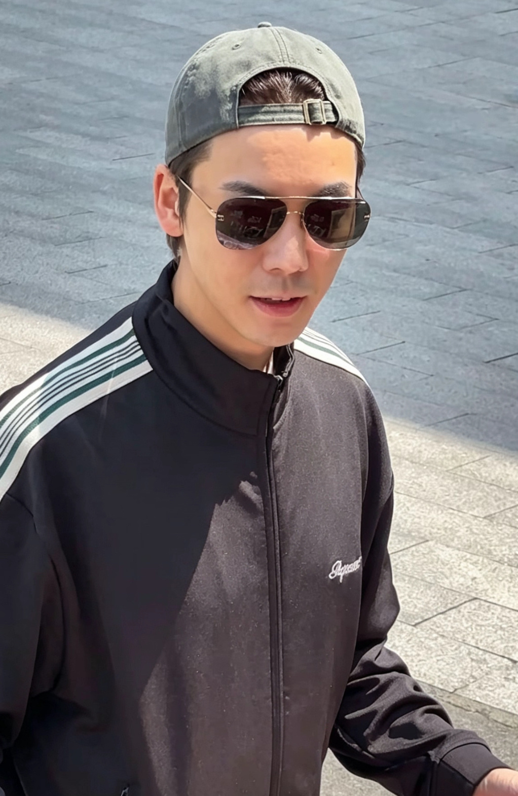 陈伟霆耳机都摘了结果被耍到了佛爷回长沙啦～～