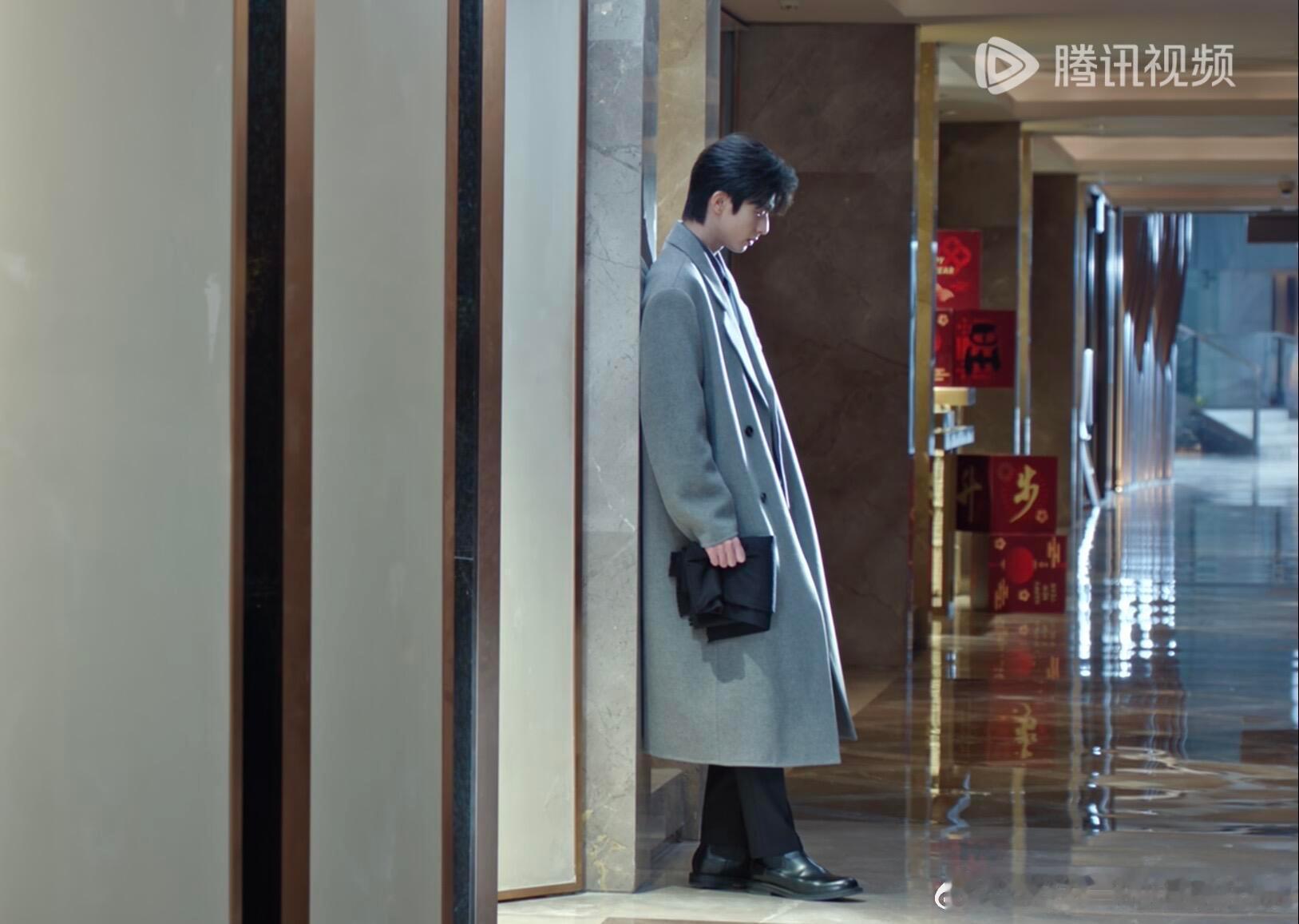 心疼林屿森以前读小说时，是从曦光的第一视角展开的，读到的尽是他的踌躇满志与势在必