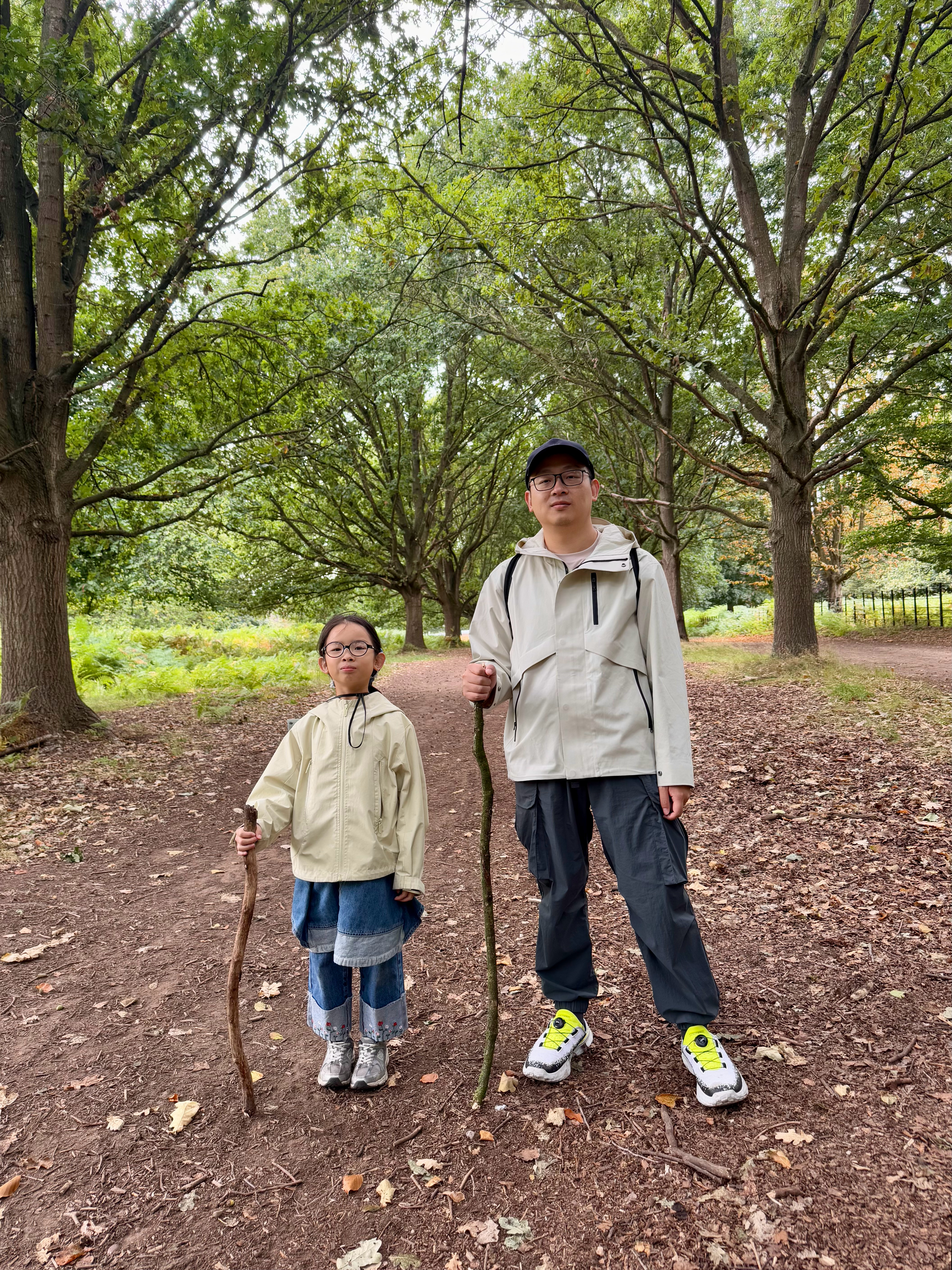 刚给安姐吹头发的时候安姐问我👧：妈妈，你当年看上我爸什么了？👩：你爸爸知识很