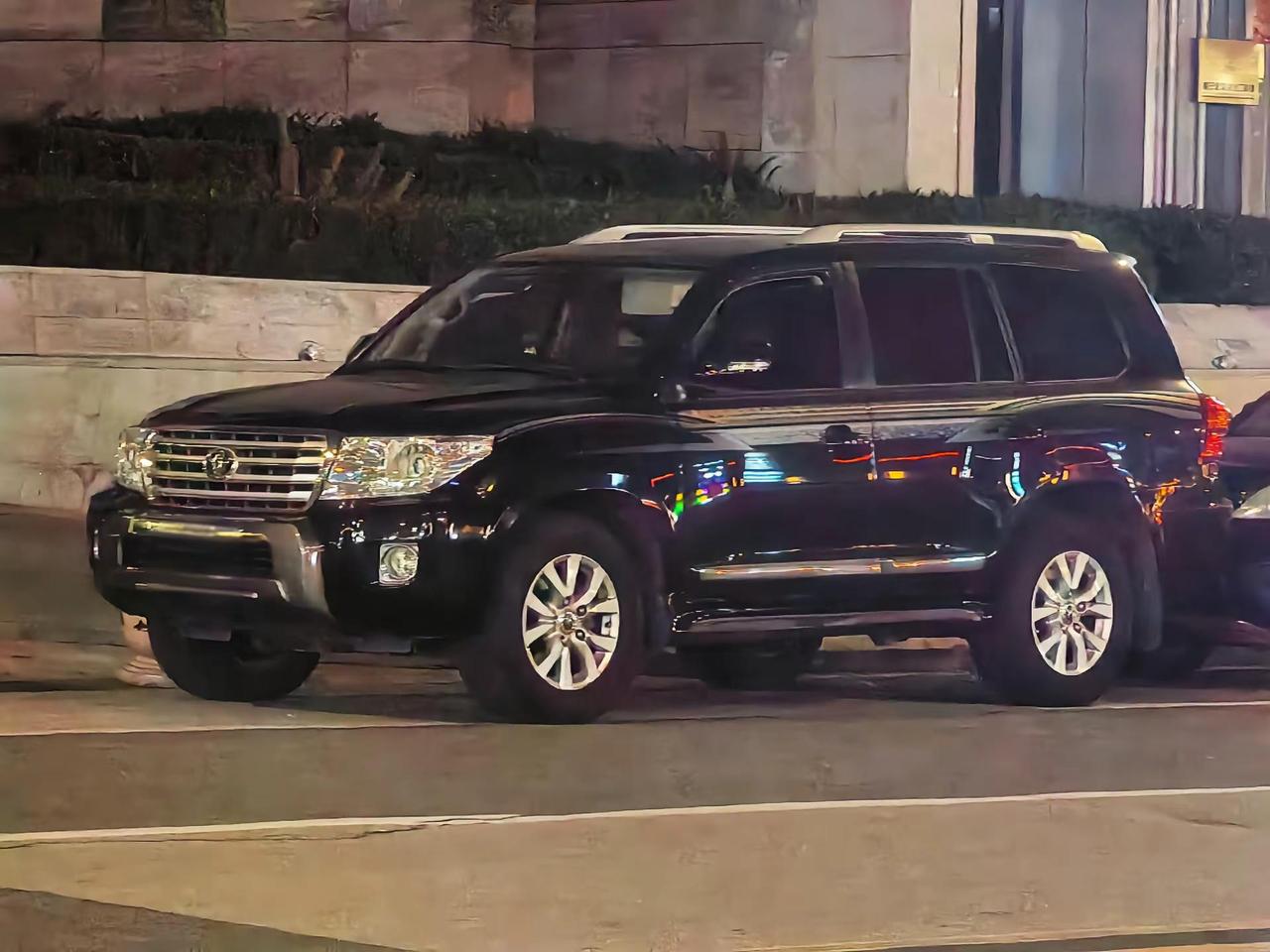 就这老轱辘棒子，是多少内燃机爱好者触不可及的玩意。经典情怀老车 酷路泽 兰德酷路