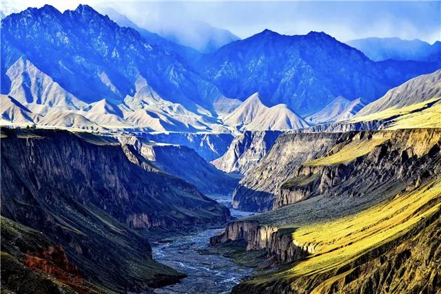 【若以悲苦心观世，事事都将苦不堪言；若以欢喜心待事，万事皆会恰如其分】
    