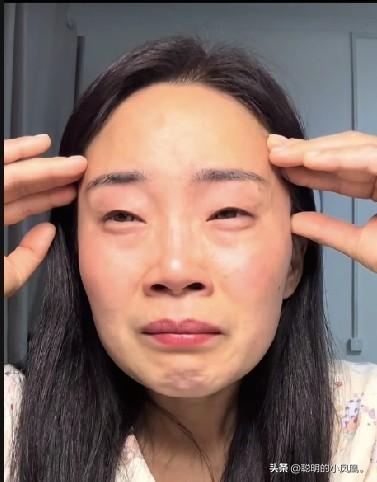 小故事！
    这高锐 哭得稀里哗啦，因为是 她妈走了，不在大飞家了。高锐总 