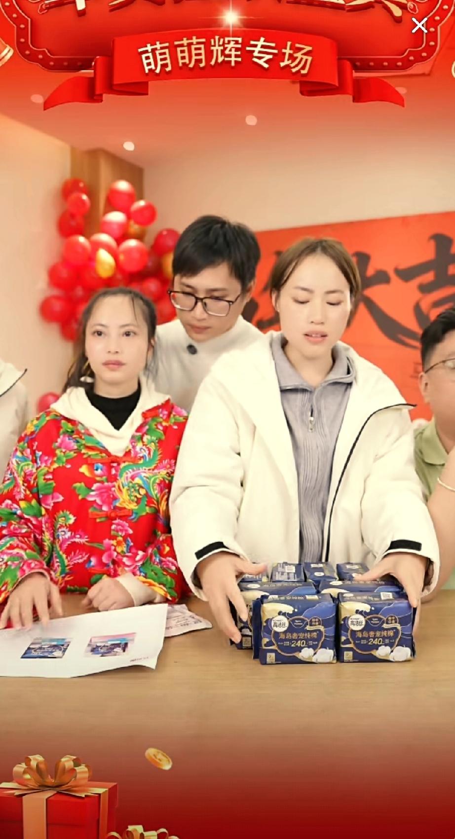 头条创作训练营 
昨天的萌萌辉专场，他们直播到了深夜。梁志辉一家着实很拼，自认亲