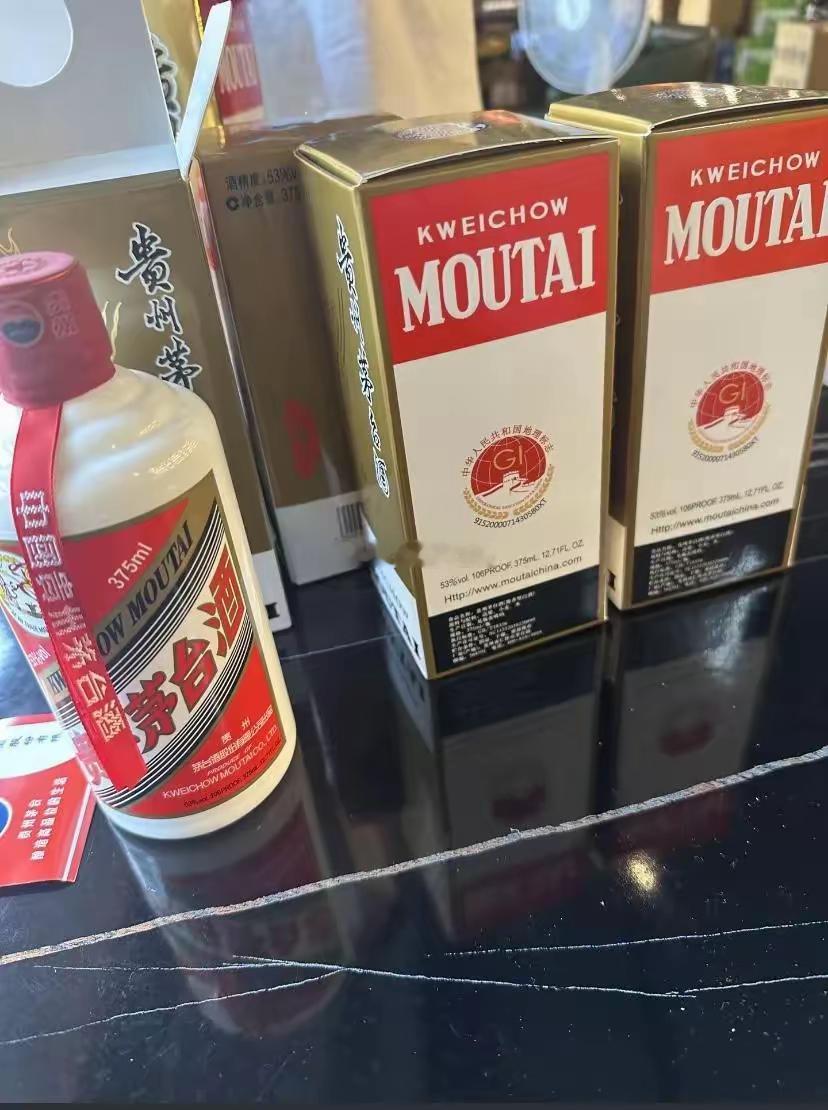茅台关于社会库存，今天听到一个会议纪要，说是这几年黄牛亏的很惨，现在渠道端是不可
