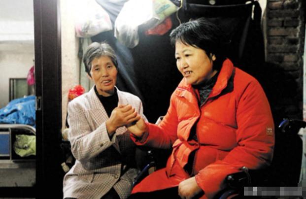 浙江48岁善心护工义务照顾无依无靠的植物人整整8年，本以为自己的付出没人知道，女