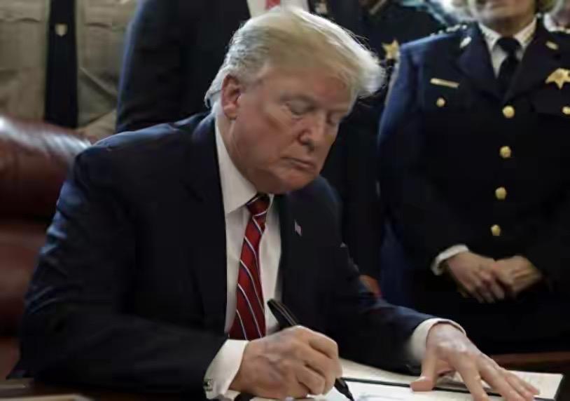 美国的人均GDP已经到了8万美元了，老百姓是否还觉得生活困难？

语言腐败，程度