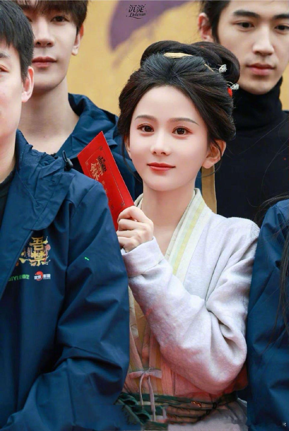 马秋元一边开机一边杀青 好演员从不缺机会！马秋元《雀骨》杀青同步《金吾不禁》开机