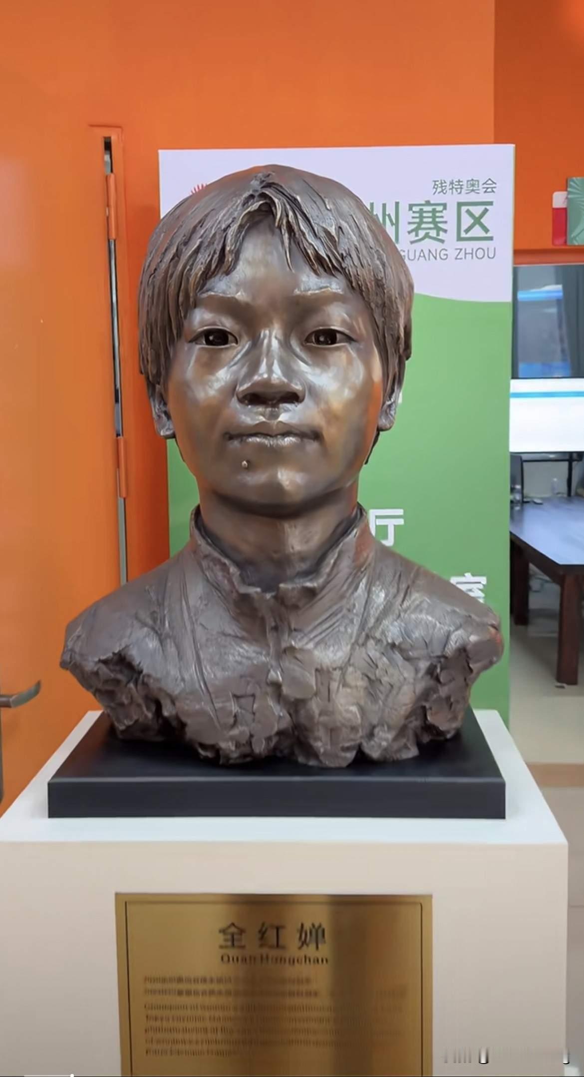 广州体育职业技术学院为全红婵树立的雕像太绝了，惟妙惟肖，栩栩如生。