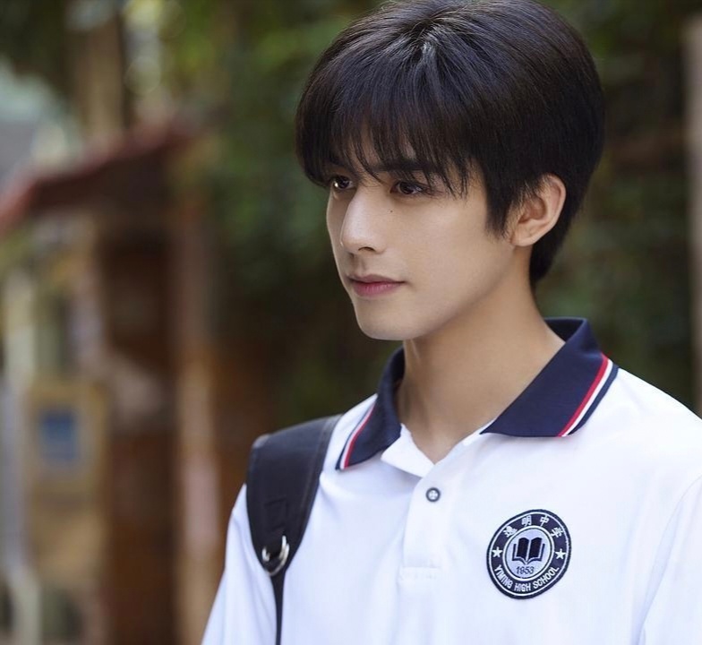 橘子夜聊 看看你担穿校服的照片！